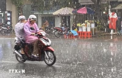 Thời tiết ngày 10/7: Bắc Bộ mưa dông, Trung Bộ nắng nóng