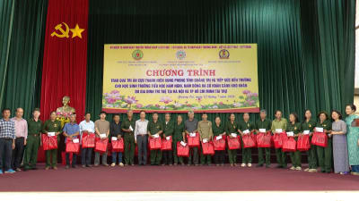 Trao quà tri ân cựu Thanh niên xung phong tỉnh Quảng Trị