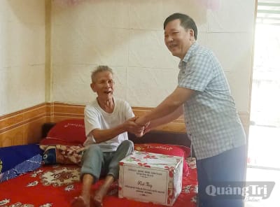 Xã Quảng Trạch: Thăm hỏi, động viên người có công, thân nhân liệt sĩ có hoàn cảnh khó khăn