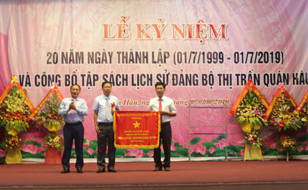 Quảng Ninh: Thị trấn Quán Hàu kỷ niệm 20 năm thành lập và công bố tập sách Lịch sử Đảng bộ