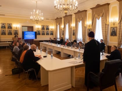 В Архиерейском доме Красноярска обсудили отечественную литературу сквозь призму христианства