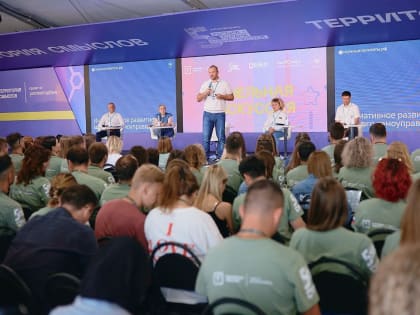 Глава Дудинки выступил экспертом на молодежном форуме