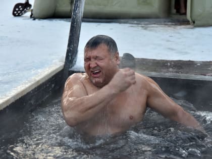 Спасатели призывают северян воздержаться от крещенских купаний