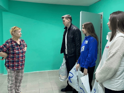 «Молодая Гвардия» Красноярска посетила красноярский «Дом матери»