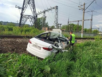 В Красноярске автомобилист пострадал в ДТП с электричкой