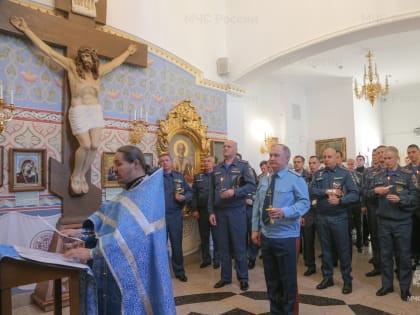 Личный состав Главного управления приняли участие в молебне, посвящённом празднику иконы Пресвятой Богородицы «Неопалимая Купина»