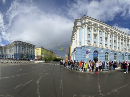 В Норильске установили рекорд по обниманию города