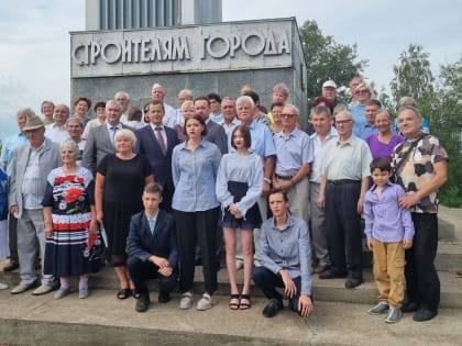 Сегодня в Железногорске у стелы «Строителям города» прошла памятная встреча