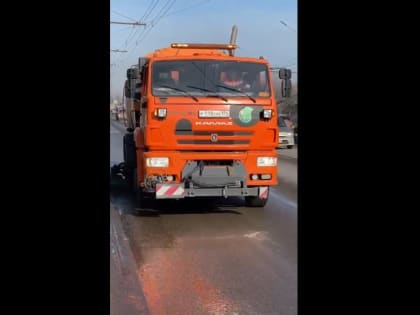 На улицы Красноярска вышли дорожные пылесосы