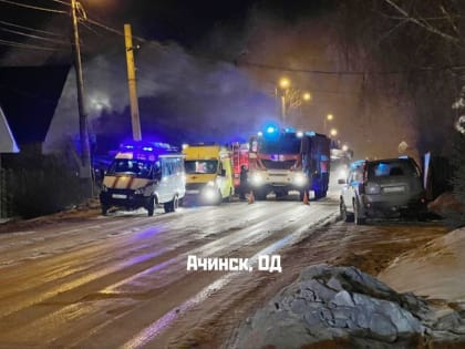 В Ачинске из-за короткого замыкания электропроводки загорелся жилой дом на Ленина
