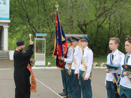Железногорский священник поздравил кадет с окончанием учёбы