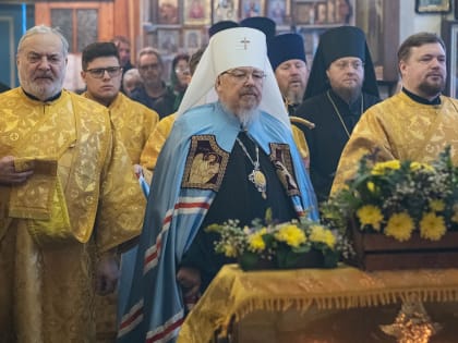 Владыка Пантелеимон возглавил Литургию в Никольском кладбищенском храме Красноярска