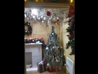 В Красноярске на площади Мира открылся домик Деда Мороза