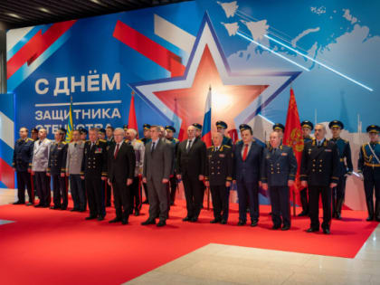 Губернатор Красноярского края Александр Усс поздравил с праздником военнослужащих и сотрудников правоохранительных органов