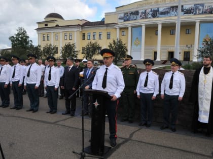 Железногорский благочинный благословил выпускников академии МЧС