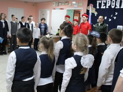 Школьники деревни Гляден встретились с участником СВО