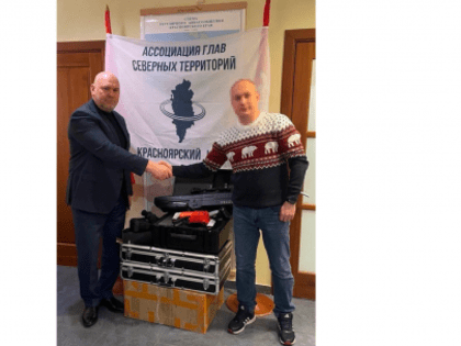 Президент Ассоциации «Север» - глава Туруханского района Олег Шереметьев передал очередную партию гуманитарной помощи