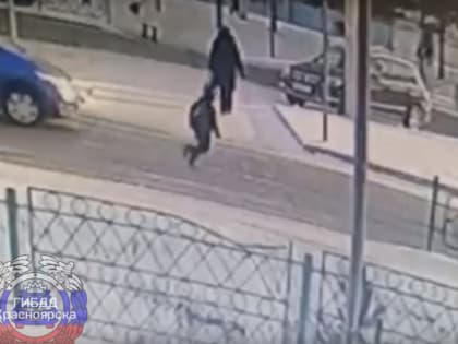 В Красноярске водитель сбил ребенка, перебегавшего дорогу по «зебре»