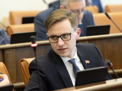 Илья Зайцев держит на контроле ситуацию с платежами за коммунальные услуги у красноярцев