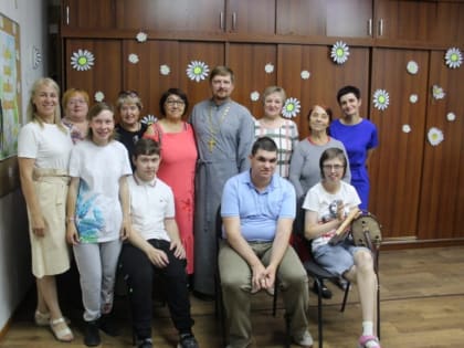 Настоятель Новосёловского храма поздравил с Днем семьи, любви и верности детей с инвалидностью и их близких