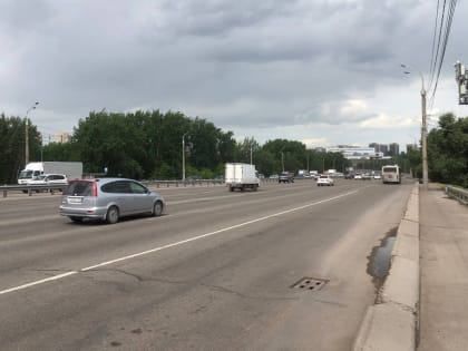 Мэрия Красноярска ввела режим угрозы ЧС из-за размыва опоры Октябрьского моста