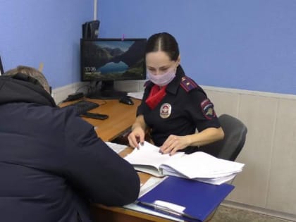 В Хакасии полицейские вернули гражданину телефон, похищенный летом