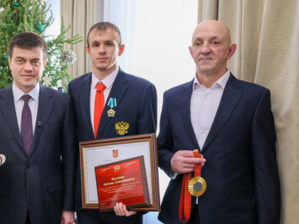 Михаил Котюков поздравил с золотой медалью красноярского спортсмена