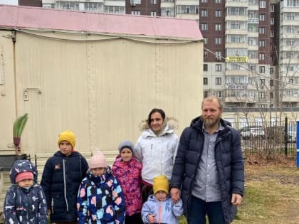 Красноярский Центр защиты материнства и детства святых Петра и Февронии помогает семьям продуктовыми наборами