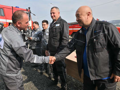 Пожарные «Норникеля» получили ведомственные награды МЧС