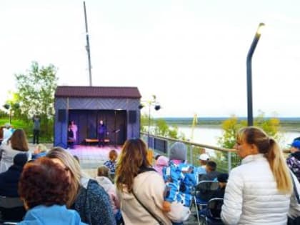 Лирический музыкальный вечер прошел вчера на пристани Туруханска