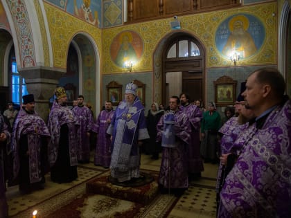 Правящий архиерей возглавил утреню в красноярском храме Иоанна Предтечи