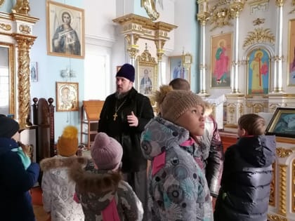 Сотрудники оперативного управления ГУФСИН совместно с ребятами из подшефного Краевого центра семьи и детей посетили Благовещенский женский монастырь