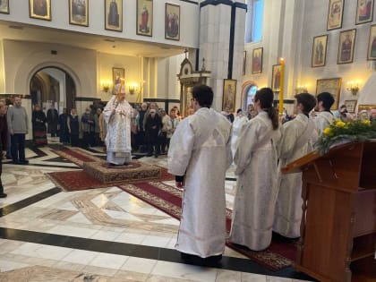 Митрополит Пантелеимон совершил Божественную литургию в храме преподобного Серафима Саровского в Зеленогорске