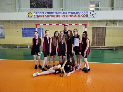 Команда девушек МБОУ «Школа № 8» стала победителем зонального этапа всероссийских спортивных игр «Президентские спортивные игры» по мини-футболу