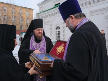 В Покровский храм прибыла частица Ризы Пресвятой Богородицы