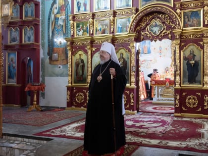 Глава Красноярской митрополии совершил Божественную литургию в Свято-Троицком соборе города Шарыпово