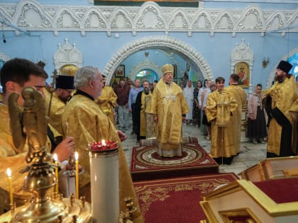 Правящий архиерей совершил всенощное бдение в Покровском соборе Красноярска