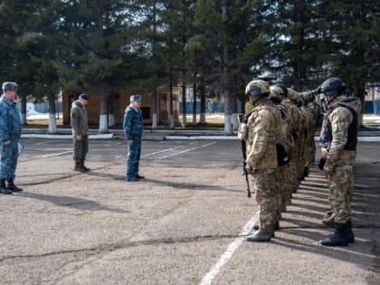 Александр Речицкий вручил госнаграды сотрудникам специального подразделения полиции