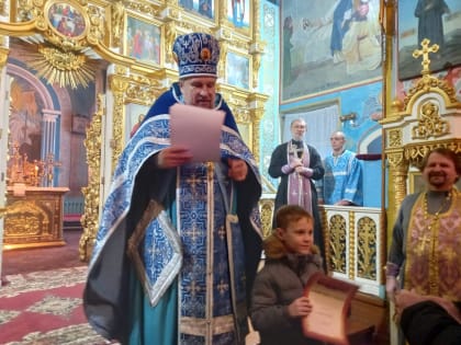 Отец благочинный наградил победителей конкурса чтецов