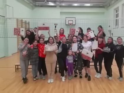 В Усть-Аваме прошел праздничный волейбольный турнир