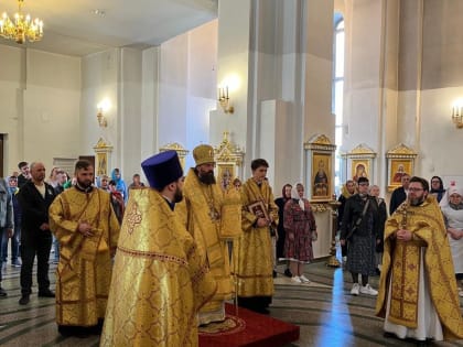 Служение Архипастыря: Неделя 4-я по Пятидесятнице