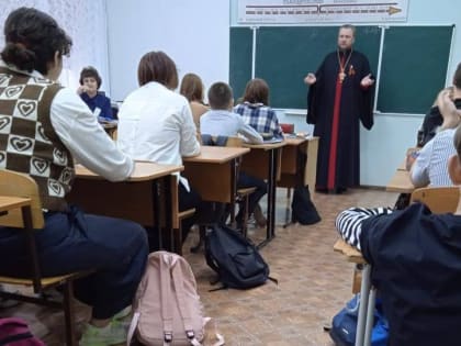 Священник рассказал шарыповским школьникам о ценностях христианской семьи