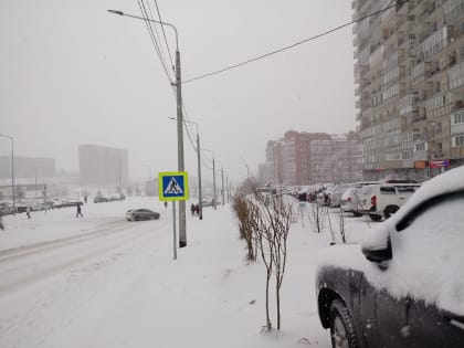 Красноярские дороги и улицы очищают от снега более 80 спецмашин и 170 рабочих