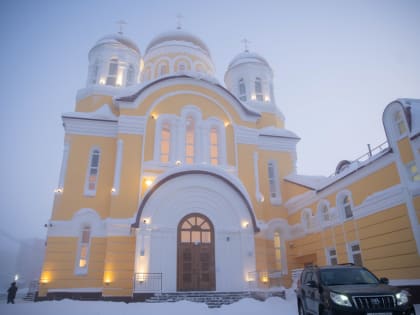 В Неделю 32-ю по Пятидесятнице епископ Агафангел совершил Литургию в храме великомученицы Варвары города Норильска