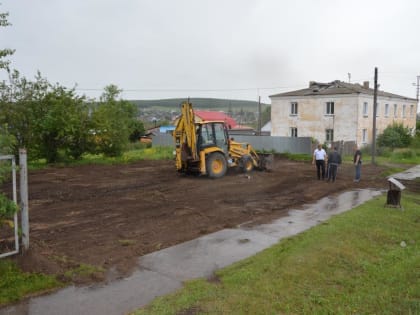 На территории первой школы в Ужуре вскоре появится автостоянка