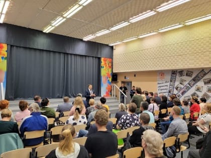 Дмитрий Карасев провел открытую встречу с жителями Оганера