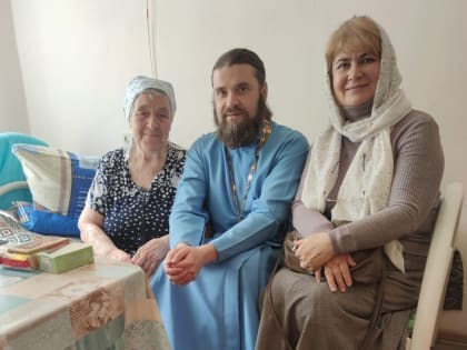 Железногорский священник навестил пожилых прихожан