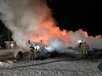 В селе Куреж Идринского района под утро загорелся коровник