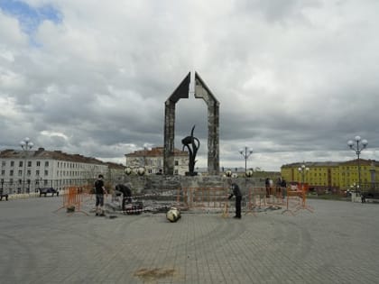 В Норильске идет капитальный ремонт мемориала «Черный тюльпан»