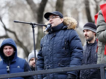 Россияне в одном из российских регионов выходят на митинг из-за резкого роста тарифов ЖКХ